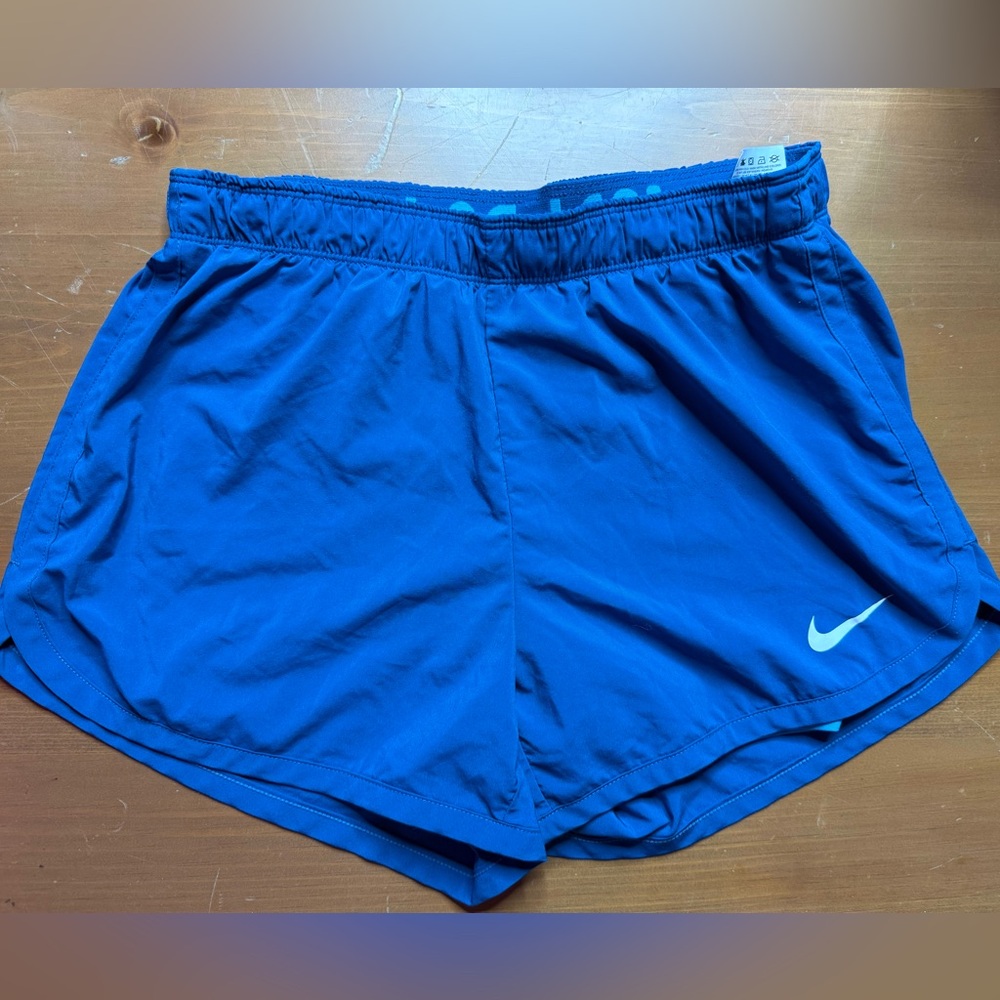 Nike Women's Tempo Dri-FIT Mid-Rise Lined Running Shorts. Size medium